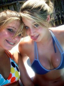 Plump brunette wifey shows